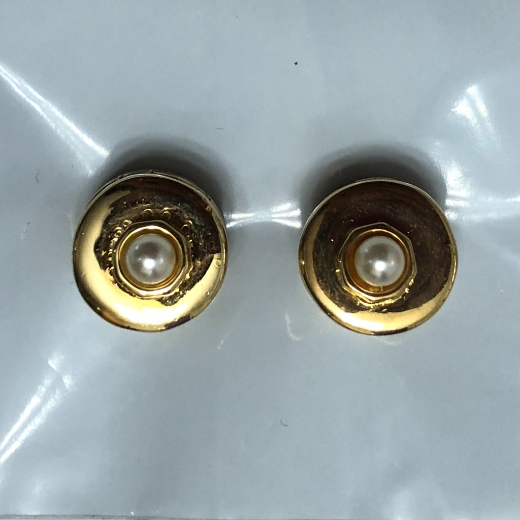 Maria Francesca Pepe - Circle Hinge Huggie Pearl Earrings - Never Worn